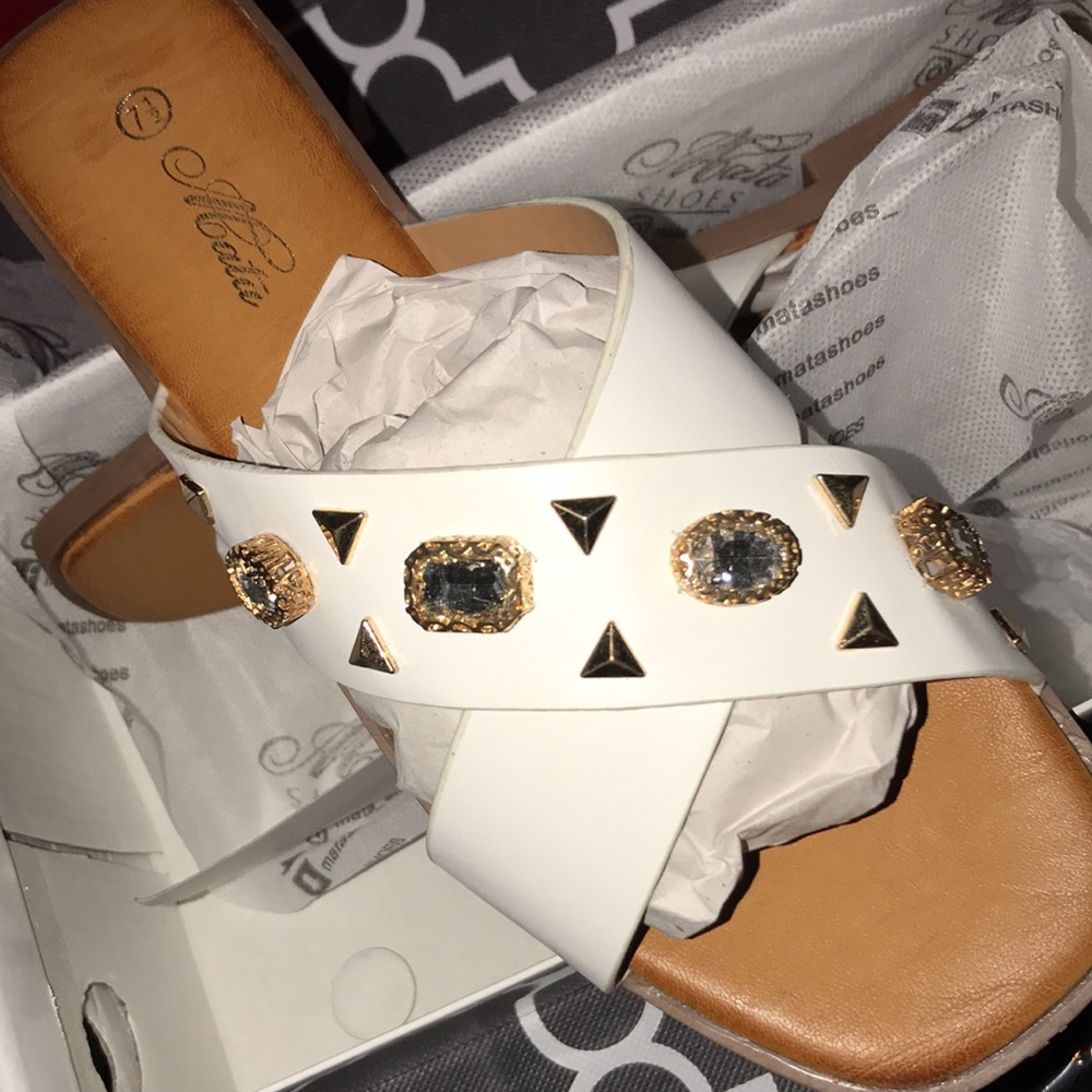 Host Pick 🔥 Mata 7.5 Sandals